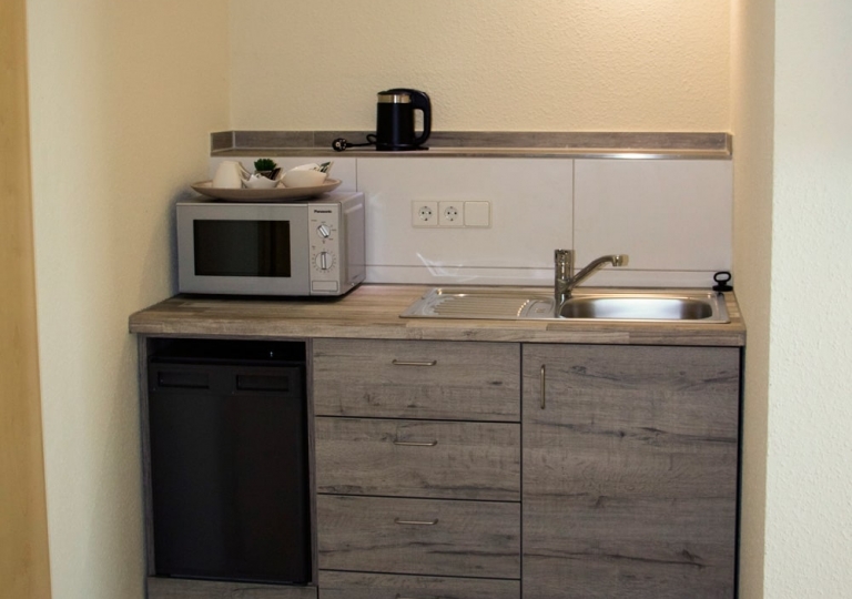 Doppelzimmer-Küchenzeile-1