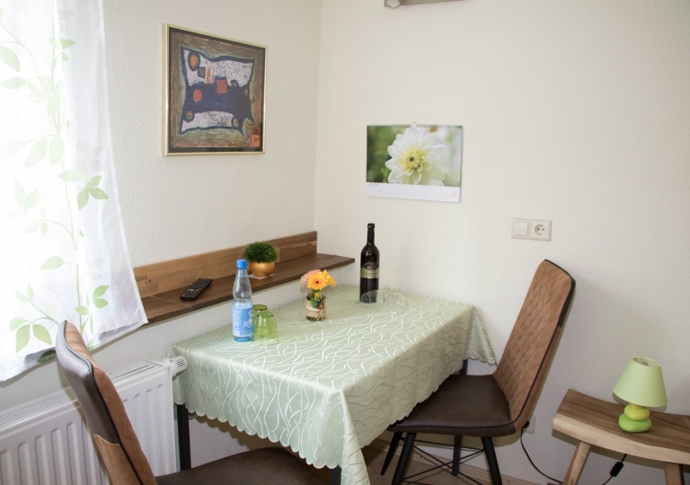 Doppelzimmer-Tisch-1