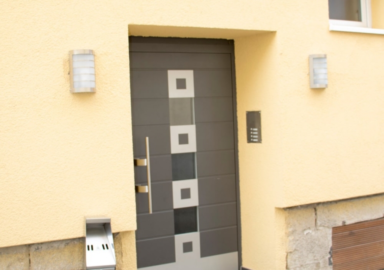 Gästehaus-Hauseingang-geschlossen